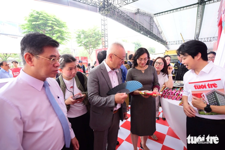 Ngày của Phở đón đoàn khách đặc biệt đến dùng bữa sáng - Ảnh 4.