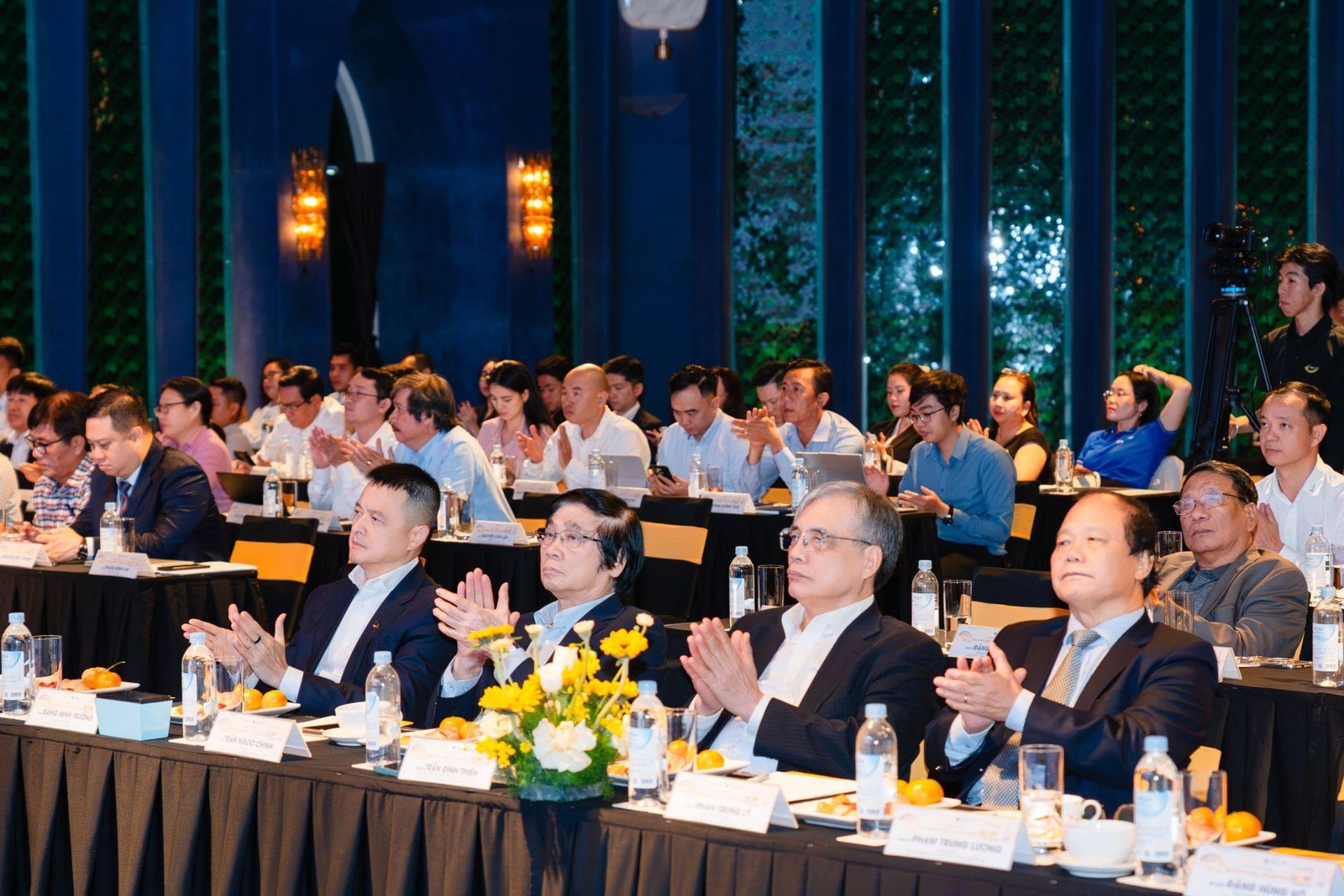 নিজ নিজ ক্ষেত্রের শীর্ষস্থানীয় বিশেষজ্ঞরা কর্মশালায় অংশগ্রহণ করেছিলেন।