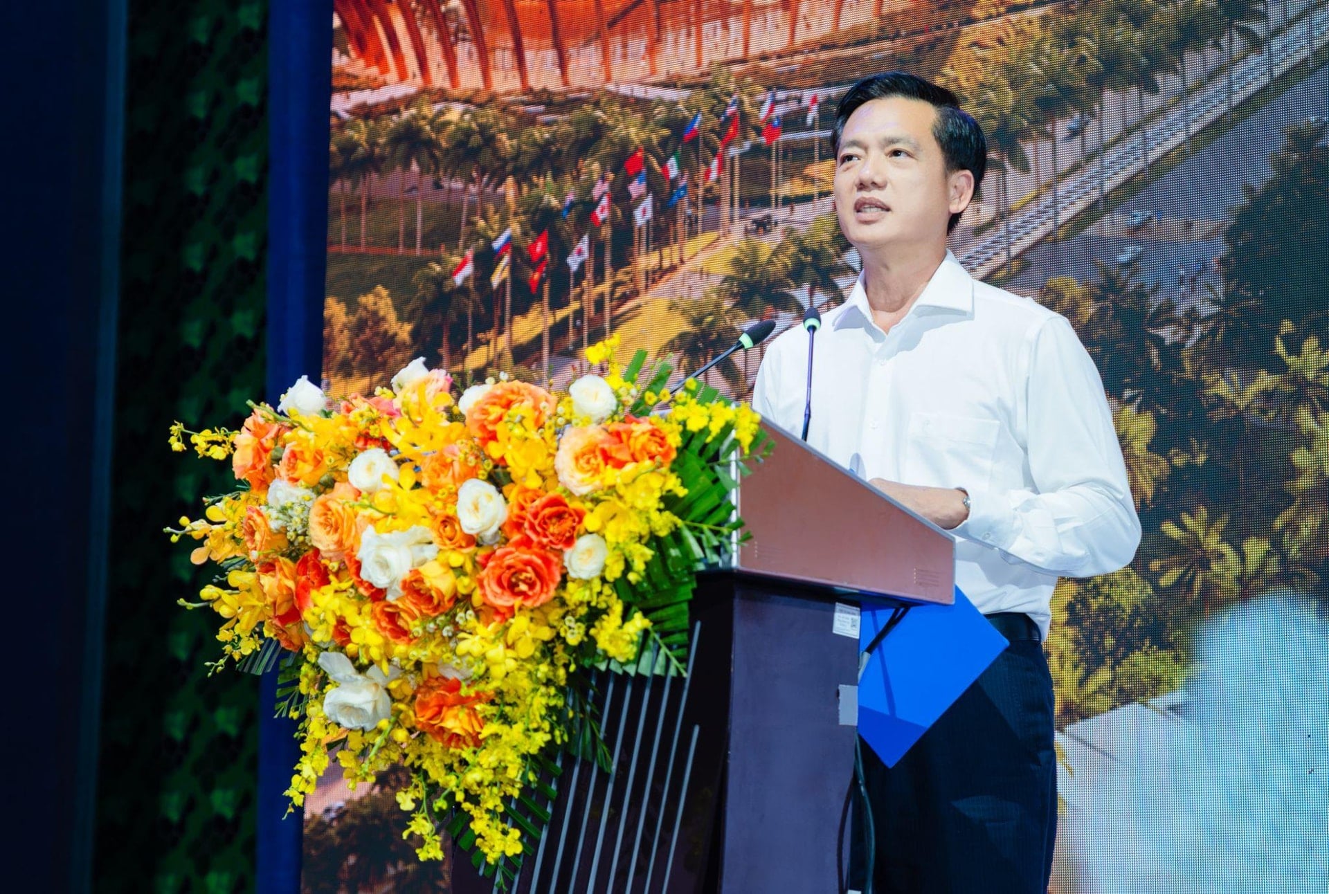 M. Tran Minh Khoa, président du Comité populaire de la zone économique spéciale de Phu Quoc, a partagé des informations sur les projets et initiatives pour l'APEC 2027.