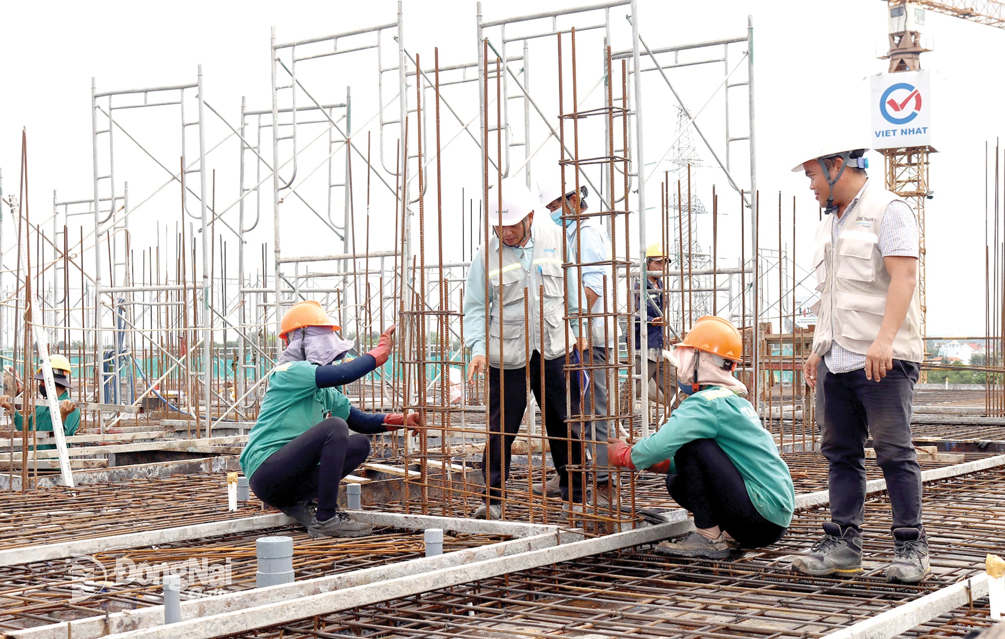 ວຽກງານກໍ່ສ້າງໂຄງການທີ່ຢູ່ອາໄສສັງຄົມຢູ່ຕາແສງລອງແທ່ງ. ພາບ: ຮວ່າງໂລກ