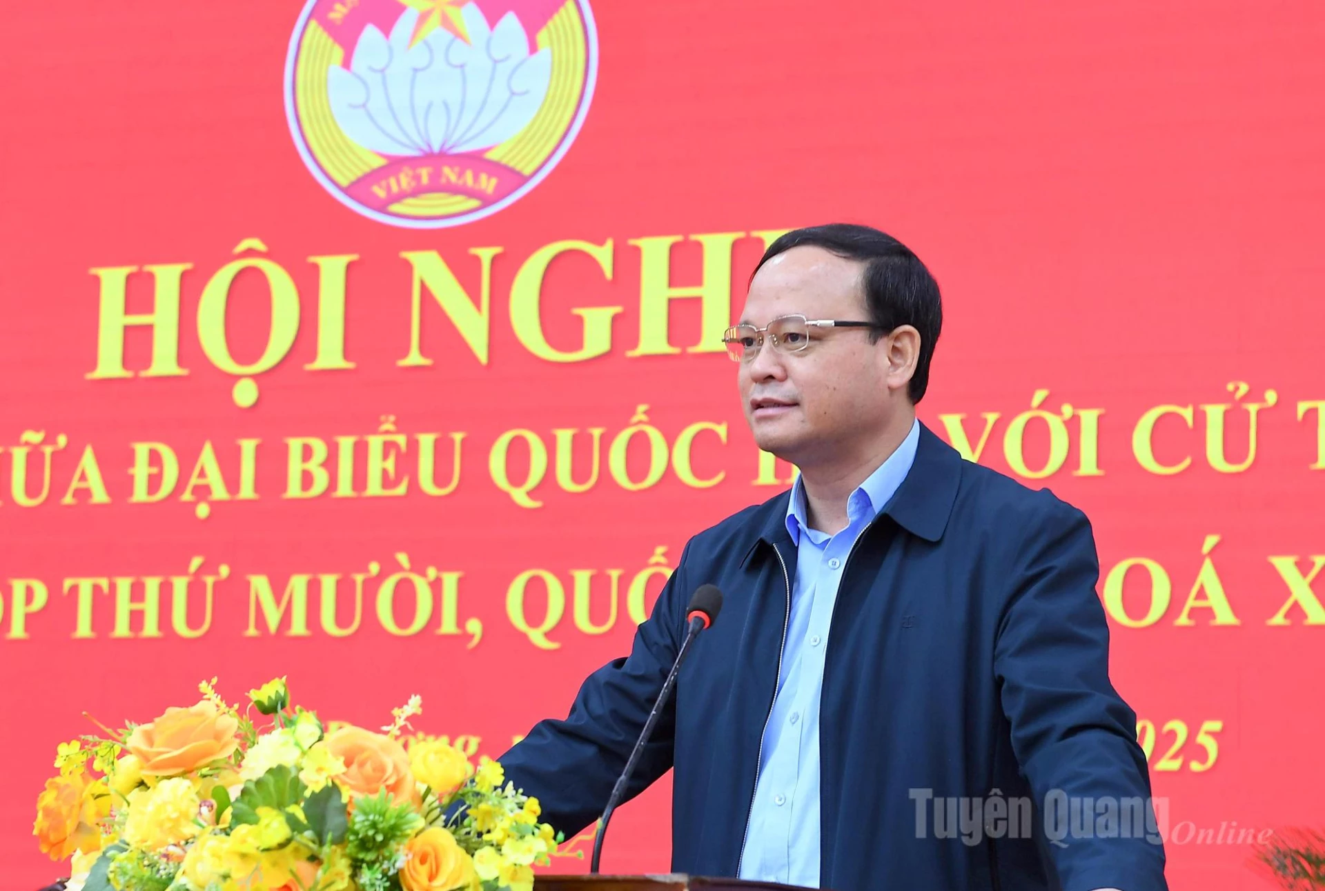 Kamerad Nguyen Manh Tuan, Wakil Ketua Tetap Komite Rakyat Provinsi, menyampaikan pidato pada konferensi tersebut.