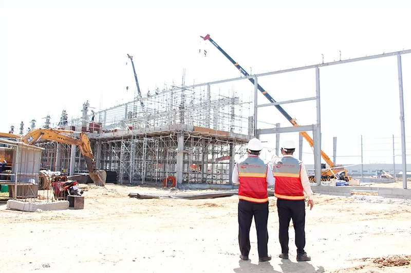 Tan Phat Long Engineering Joint Stock Company – en banbrytande entreprenör inom design och konstruktion i en era av samarbete med utländska direktinvesterare i Vietnam. Công ty Cổ phần Kỹ thuật Tân Phát Long – tổng thầu thiết kế & thi công tiên phong trong kỷ nguyên hợp tác với các nhà đầu tư FDI tại Việt Nam