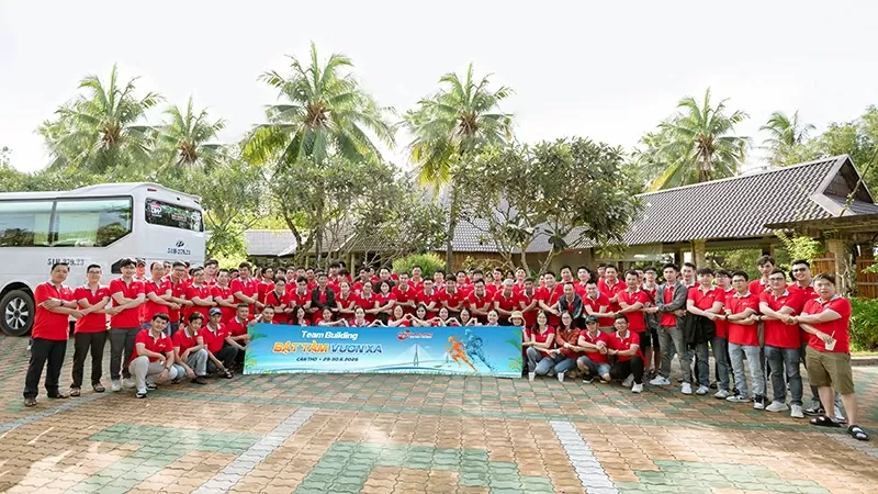 Tan Phat Long Engineering Joint Stock Company – en banbrytande entreprenör inom design och konstruktion i en era av samarbete med utländska direktinvesterare i Vietnam. Công ty Cổ phần Kỹ thuật Tân Phát Long – tổng thầu thiết kế & thi công tiên phong trong kỷ nguyên hợp tác với các nhà đầu tư FDI tại Việt Nam