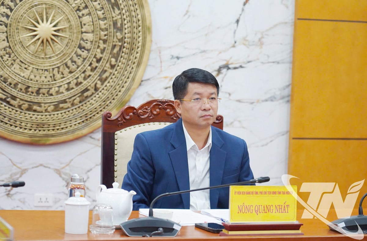 ສະຫາຍ ນົງ ກວາງ ເຍິດ, ຮອງປະທານຄະນະກຳມະການປະຊາຊົນແຂວງ, ໄດ້ເຂົ້າຮ່ວມກອງປະຊຸມຢູ່ສາຂາ ທາຍງວຽນ.