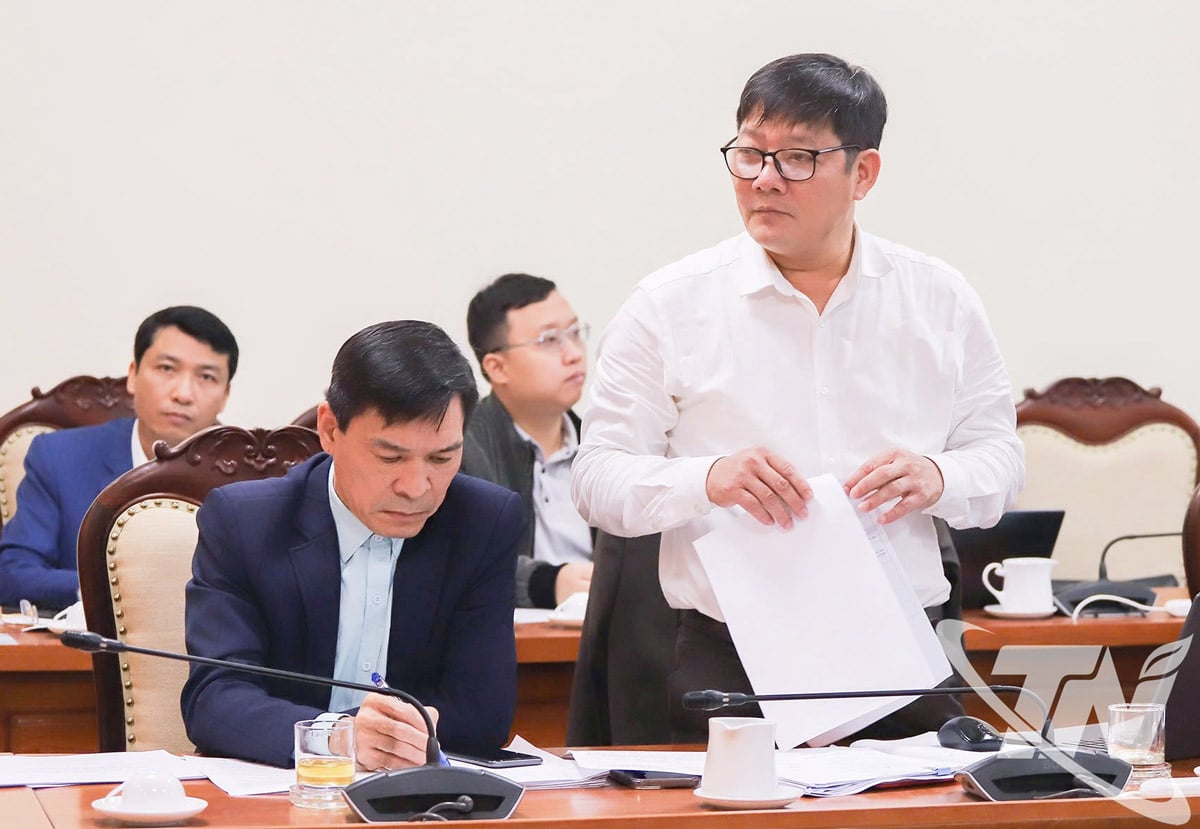 Delegaterna talade vid mötet.