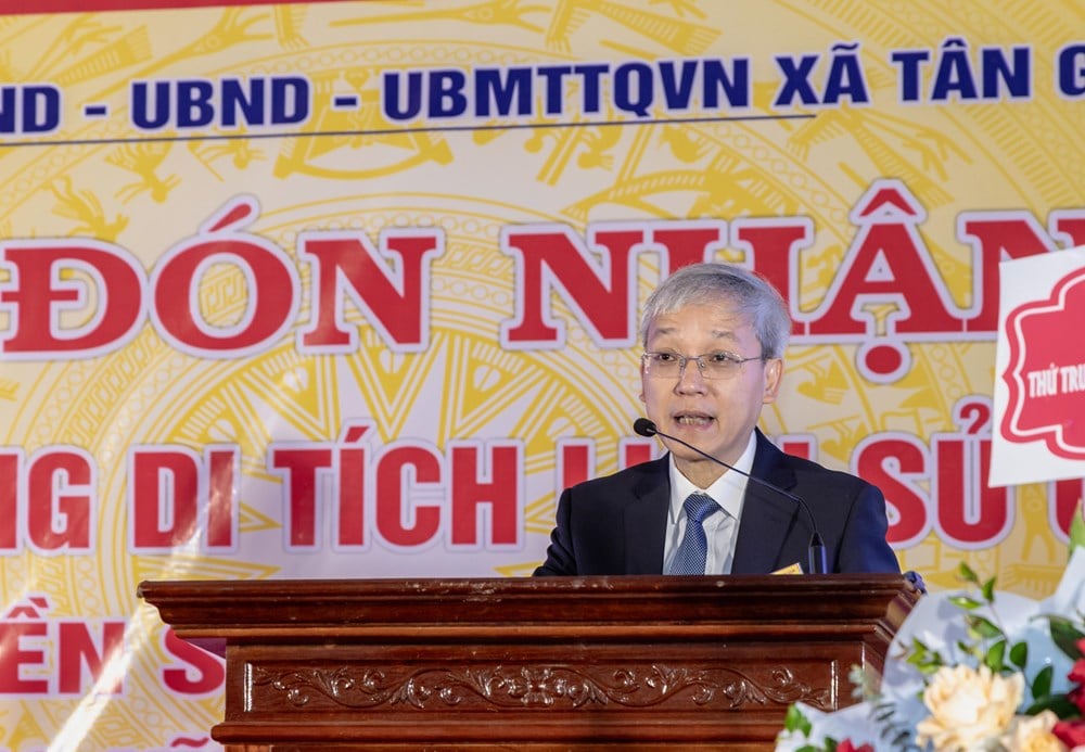 Đón nhận Bằng xếp hạng Di tích lịch sử quốc gia 'Đền Song Trung và lăng mộ Hoàng Vĩnh Tộ, Hoàng Vĩnh Dụ' - ảnh 4