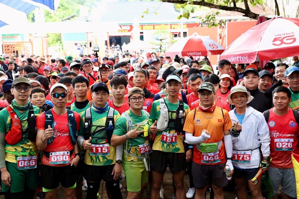 Πάνω από 1.250 αθλητές κατέκτησαν την κορυφή Pu Tó Cọ και εξερεύνησαν τη λεκάνη Mường Thanh - φωτογραφία 2