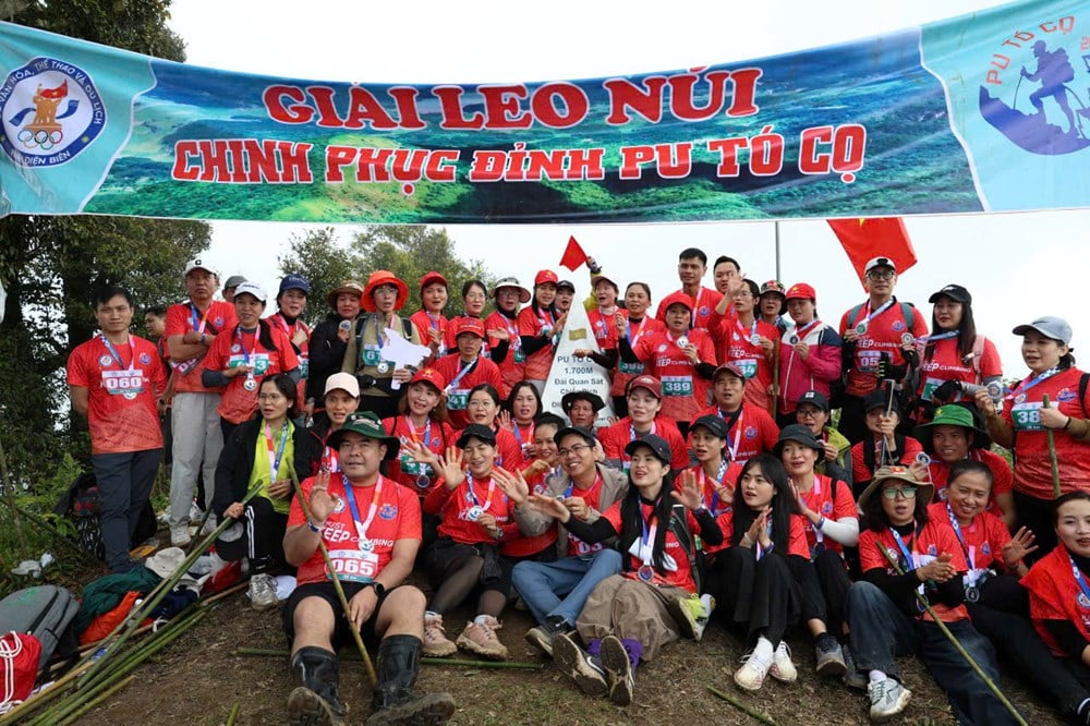 Πάνω από 1.250 αθλητές κατέκτησαν την κορυφή του βουνού Pu Tó Cọ και εξερεύνησαν τη λεκάνη Mường Thanh - φωτογραφία 4