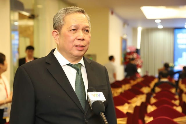 ນະຄອນໂຮ່ຈິມິນເຫັນການເພີ່ມຂຶ້ນຂອງພະຍາດທາງເດີນຫາຍໃຈ ແລະ ພະຍາດຫູ, ດັງ ແລະ ຄໍ ເນື່ອງຈາກມົນລະພິດທາງອາກາດ - ຮູບທີ 2. TPHCM gia tăng bệnh hô hấp, tai mũi họng do ô nhiễm không khí- Ảnh 2.