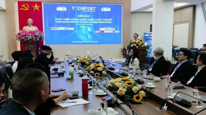 The scene at the seminar.