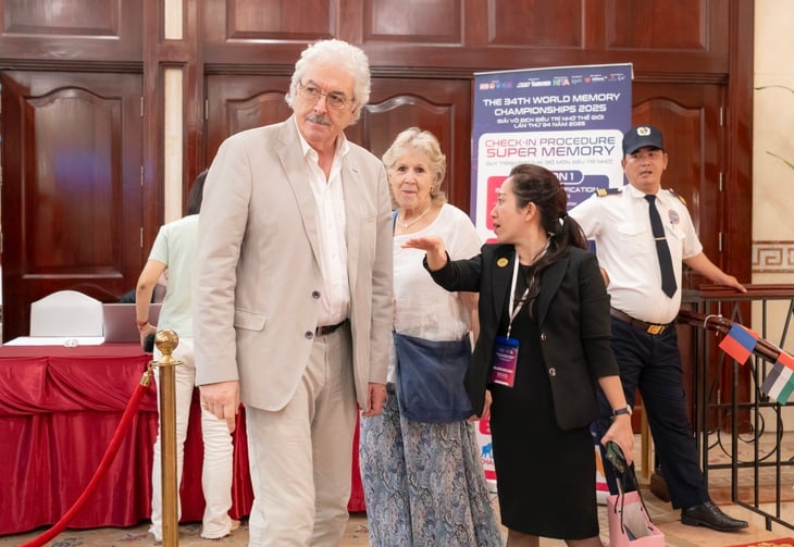 Người 'thuộc' 2.808 lá bài chỉ sau một lần nhìn tiết lộ cách luyện trí nhớ khi tới TP.HCM - Ảnh 1.