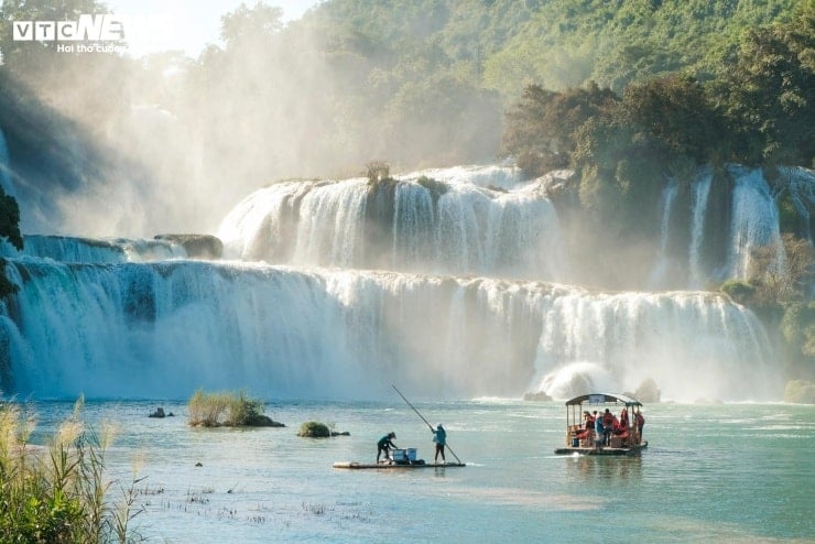 Den kunstige innsjøen i Cao Bang er like levende som det europeiske landskapet i høstens løvverkssesong - 10