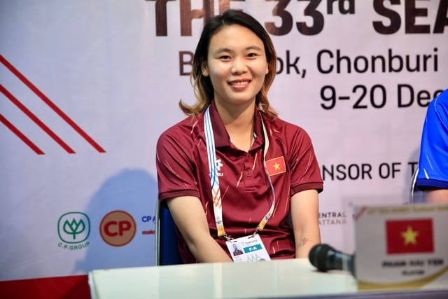 Antrenorul Mai Duc Chung se angajează într-o luptă aprigă a minții cu antrenorul japonez; Vietnamul este hotărât să învingă Indonezia: trebuie să ajungă în finală - Foto 4. HLV Mai Đức Chung đấu trí khốc liệt HLV Nhật Bản, Việt Nam quyết đả bại Indonesia: Phải vào chung kết- Ảnh 4.