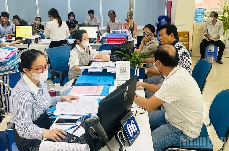 デジタル変革と行政手続きの透明性は、嫌がらせや汚職を最小限に抑えることに貢献します。