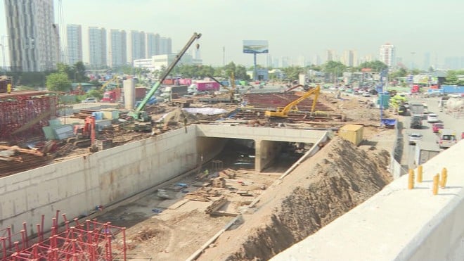 Cidade de Ho Chi Minh acelera o desembolso de fundos de investimento público para projetos-chave - Foto 2. TP. Hồ Chí Minh tăng tốc giải ngân vốn đầu tư công các công trình trọng điểm- Ảnh 2.