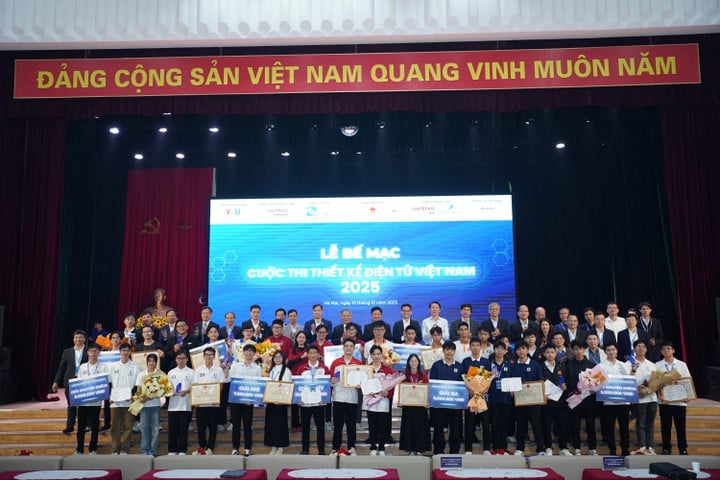 Cerimônia de encerramento da Competição de Design Eletrônico do Vietnã 2025. (Foto: Comitê Organizador)
