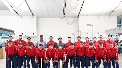 ৩৩তম সমুদ্র গেমসে অংশগ্রহণের জন্য ভিয়েতনামের পুরুষদের ফুটসাল দল রওনা হচ্ছে।