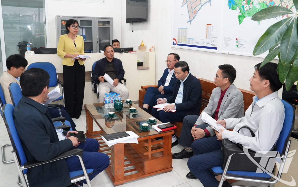 Das Finanzministerium leitete ein Treffen mit relevanten Ministerien, Behörden und lokalen Institutionen bezüglich des Fortschritts des Stadtentwicklungsprojekts Kosy Gia Sàng.