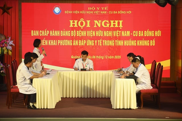 وزارة الصحة تنظم تدريباً للتدرب على الاستجابة الطبية في حالة وقوع عمل إرهابي - الصورة 4. Bộ Y tế tổ chức diễn tập đáp ứng y tế trong tình huống khủng bố- Ảnh 4.