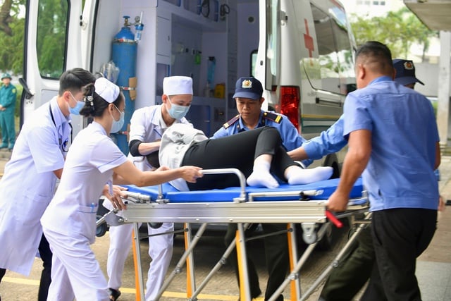وزارة الصحة تنظم تدريباً للتدرب على الاستجابة الطبية في حالة وقوع عمل إرهابي - الصورة 5. Bộ Y tế tổ chức diễn tập đáp ứng y tế trong tình huống khủng bố- Ảnh 5.