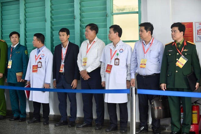 وزارة الصحة تنظم تدريباً للتدرب على الاستجابة الطبية في حالة وقوع عمل إرهابي - الصورة 7. Bộ Y tế tổ chức diễn tập đáp ứng y tế trong tình huống khủng bố- Ảnh 7.