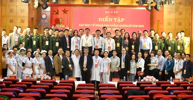 وزارة الصحة تنظم تدريباً للتدرب على الاستجابة الطبية في حالة وقوع عمل إرهابي - الصورة رقم 10. Bộ Y tế tổ chức diễn tập đáp ứng y tế trong tình huống khủng bố- Ảnh 10.