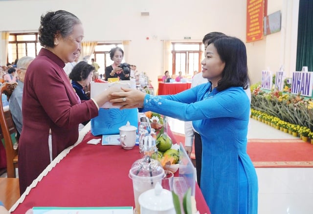 ภาพสวยงามจากงานประชุมใหญ่ผู้แทนสตรีเมืองเกิ่นโถ ครั้งที่ 1 วาระปี 2025-2030 - ภาพที่ 6 Những hình ảnh đẹp tại Đại hội đại biểu Phụ nữ Phụ nữ TP Cần Thơ lần thứ I, nhiệm kỳ 2025-2030- Ảnh 6.