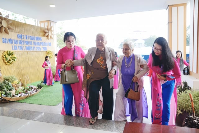 ภาพสวยงามจากงานประชุมใหญ่ผู้แทนสตรีเมืองเกิ่นโถ ครั้งที่ 1 วาระปี 2025-2030 - ภาพที่ 8 Những hình ảnh đẹp tại Đại hội đại biểu Phụ nữ Phụ nữ TP Cần Thơ lần thứ I, nhiệm kỳ 2025-2030- Ảnh 8.