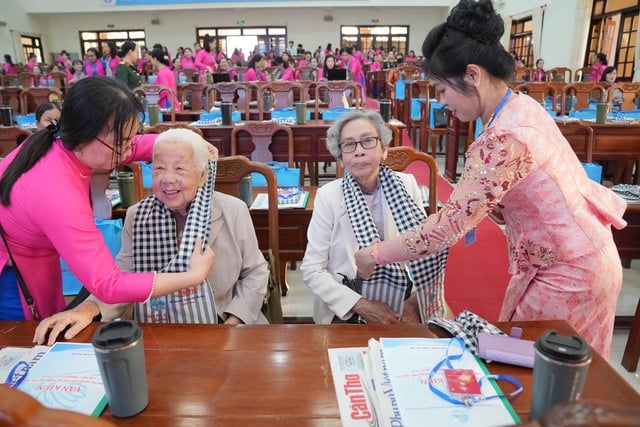 ภาพสวยงามจากงานประชุมใหญ่ผู้แทนสตรีเมืองเกิ่นโถ ครั้งที่ 1 วาระปี 2025-2030 - ภาพที่ 9 Những hình ảnh đẹp tại Đại hội đại biểu Phụ nữ Phụ nữ TP Cần Thơ lần thứ I, nhiệm kỳ 2025-2030- Ảnh 9.