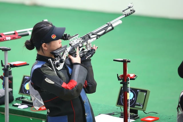 Med tungt hjerte utbrøt Mong Tuyen: «Jeg er knust over at Thao ikke lenger er ved min side ...» – Bilde 2. Rơi vàng tiếc nuối, Mộng Tuyền nghẹn ngào: 'Tôi tâm lý khi không còn Thảo bên cạnh...'- Ảnh 2.