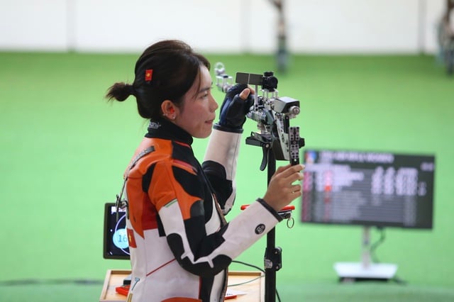 Med tungt hjerte utbrøt Mong Tuyen: «Jeg er knust over at Thao ikke lenger er ved min side ...» – Bilde 6. Rơi vàng tiếc nuối, Mộng Tuyền nghẹn ngào: 'Tôi tâm lý khi không còn Thảo bên cạnh...'- Ảnh 6.