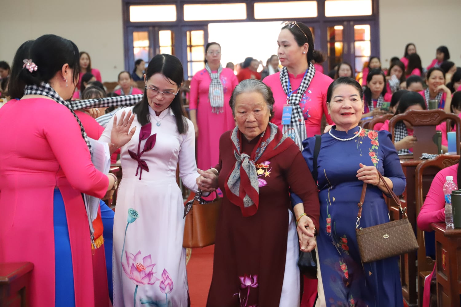 Chủ tịch Hội LHPN Việt Nam Nguyễn Thị Tuyến dự Đại hội đại biểu Phụ nữ TP Cần Thơ - Ảnh 4.