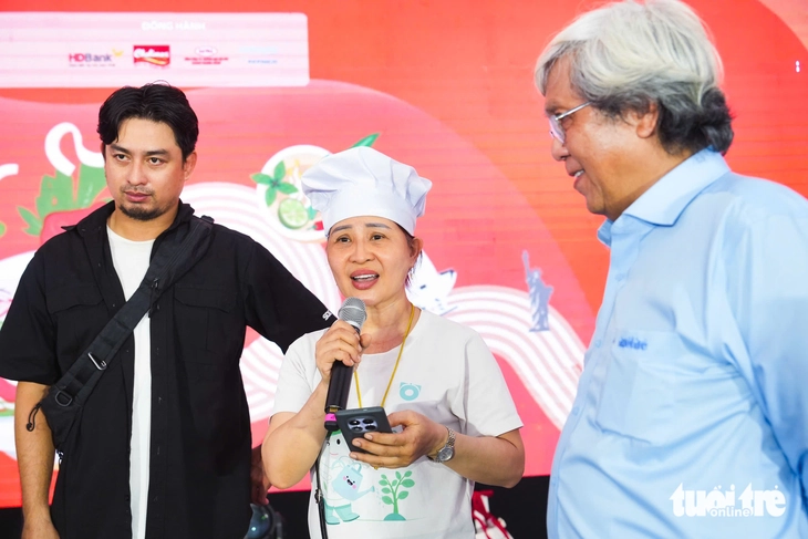 Otestujte si své dovednosti v míchání pho na Pho Day 2025 - Foto 7. Ngày của Phở - Ảnh 7.