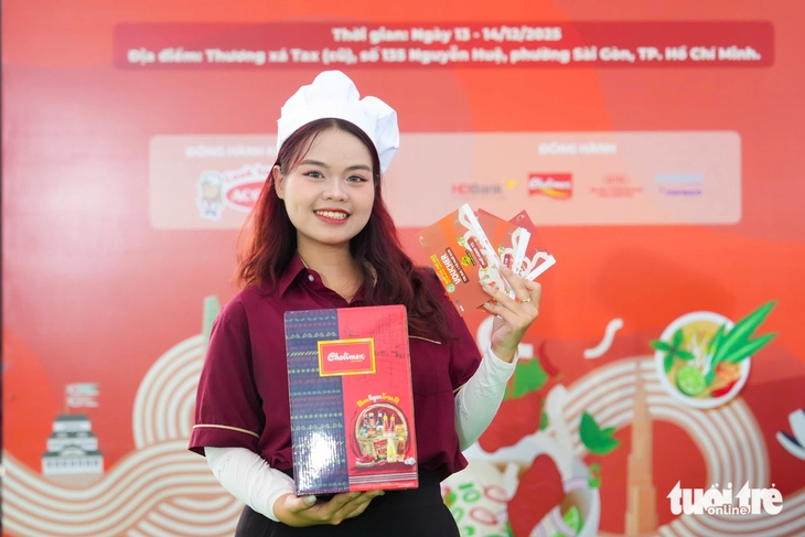 Otestujte si své dovednosti v míchání pho na Pho Day 2025 - Foto 11. Ngày của Phở - Ảnh 11.