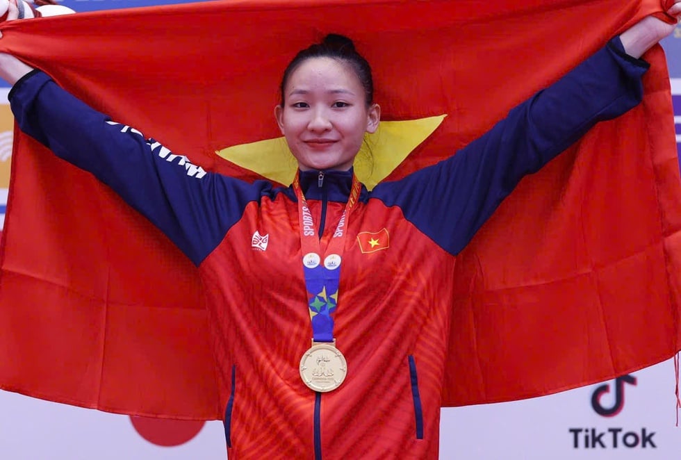 My Tam and Dinh Thi Huong won gold medals in karate at both SEA Games, showcasing their talent and beauty! - Photo 2. Mỹ Tâm và Đinh Thị Hương hái vàng karate cả 2 kỳ SEA Games, tài sắc vẹn toàn!- Ảnh 2.