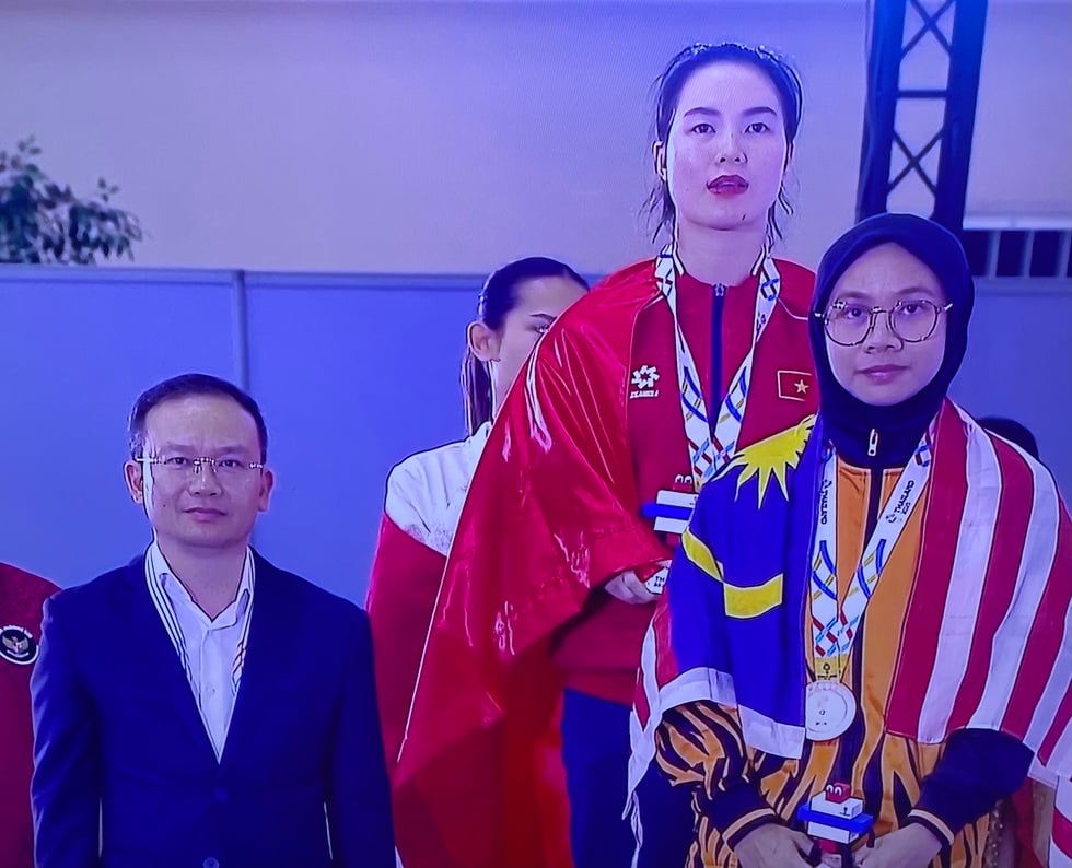 My Tam and Dinh Thi Huong won gold medals in karate at both SEA Games, showcasing their talent and beauty! - Photo 4. Mỹ Tâm và Đinh Thị Hương hái vàng karate cả 2 kỳ SEA Games, tài sắc vẹn toàn!- Ảnh 4.