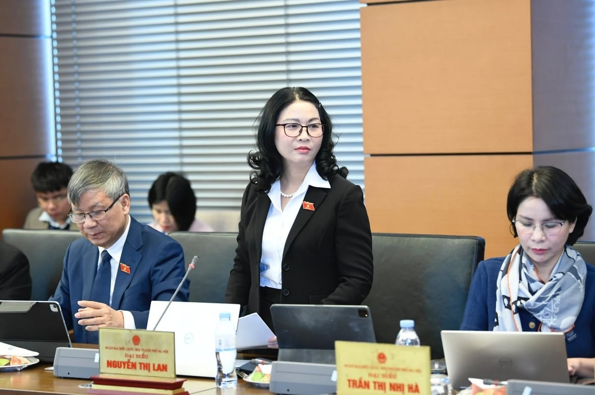 Phát biểu thảo luận tại Kỳ họp thứ 10, Quốc hội khóa XV, GS.TS Nguyễn Thị Lan, Giám đốc Học viện Nông nghiệp Việt Nam, Đoàn Đại biểu Quốc hội Hà Nội kiến nghị thí điểm cơ chế tự chủ theo mô hình sandbox cho các đại học trọng điểm (thực hiện quyền tự chủ một cách mạnh mẽ trong kiểm soát an toàn); hình thành trung tâm nghiên cứu - đổi mới sáng tạo quốc gia đặt tại đại học, có cơ chế tài chính linh hoạt và gắn kết doanh nghiệp; tăng tỷ lệ chi cho nghiên cứu, không chỉ dồn vào đầu tư hạ tầng; ban hành chuẩn 'đại học nghiên cứu' để định hướng đầu tư có trọng tâm. Ảnh: Quochoi.vn