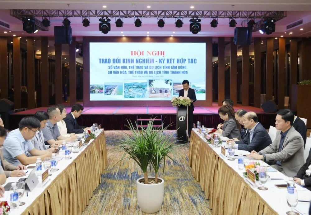 Podepsání dohody o spolupráci v oblasti kultury, sportu a cestovního ruchu mezi Thanh Hoa a Lam Dong.