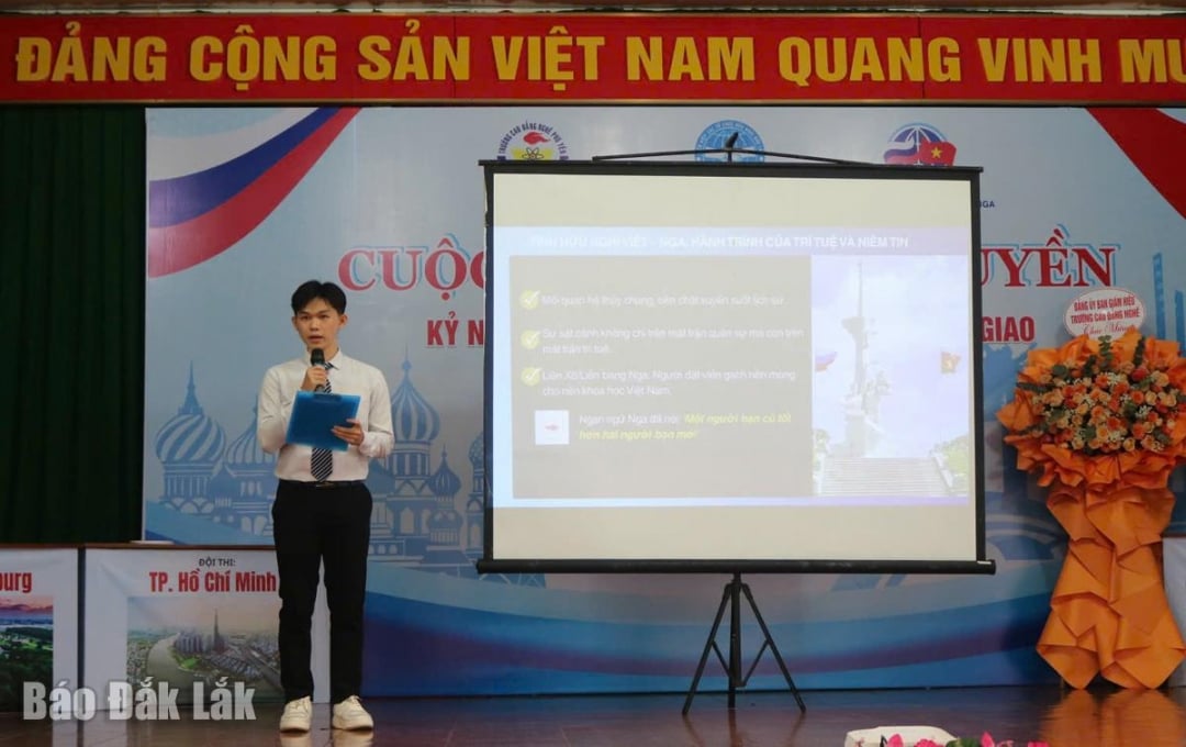 សិស្សានុសិស្សមកពីសាលានេះបានចូលរួមការប្រកួតធ្វើបទបង្ហាញស្តីពីទំនាក់ទំនងមិត្តភាពរវាងវៀតណាម និងសហព័ន្ធរុស្ស៊ី។