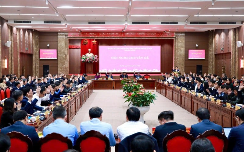 Godkjenningen av disse to store prosjektene markerer et betydelig gjennombrudd i organisering av utviklingsarealer, forbedring av infrastruktur og skapelse av et nytt utseende for hovedstaden i den kommende perioden. (Foto: T.L) Việc thông qua 2 dự án lớn bước đột phá quan trọng trong tổ chức không gian phát triển, hoàn thiện hạ tầng và tạo diện mạo mới cho Thủ đô trong giai đoạn tới. (Ảnh: T.L)