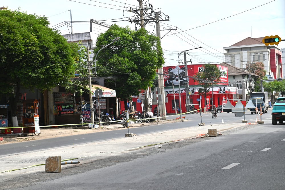 Một vài dãi phân cách di động không đủ chắc chắn trước sự tác động của yếu tố bên ngoài