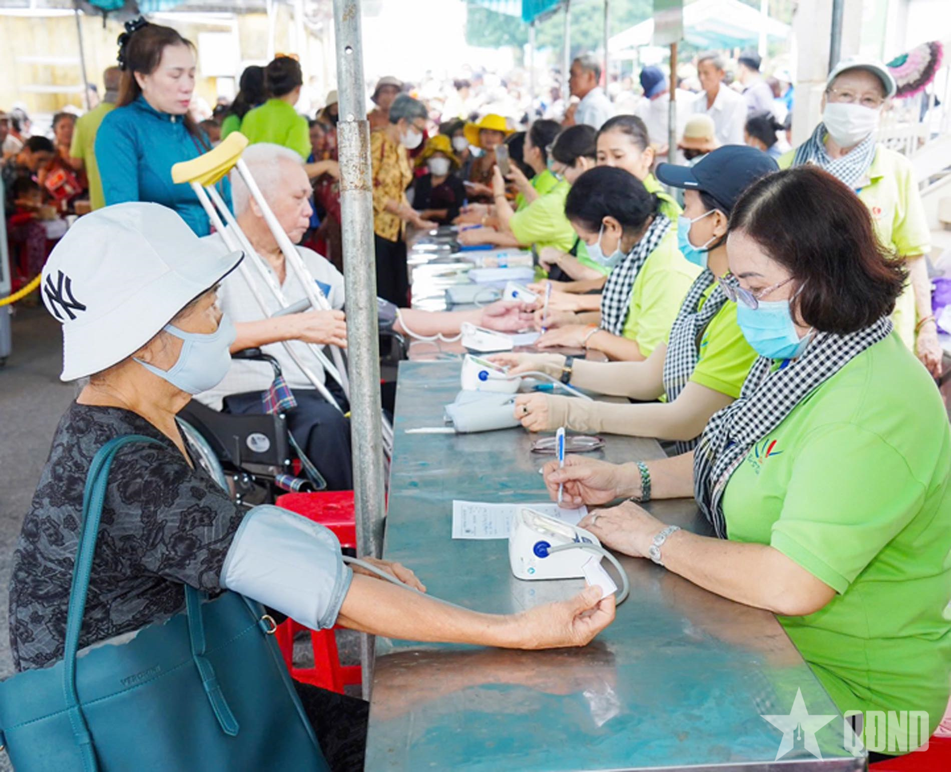 ការពិនិត្យសុខភាព និងការពិគ្រោះយោបល់ដោយឥតគិតថ្លៃសម្រាប់អ្នកទទួលផលនៃគោលនយោបាយសង្គម និងប្រជាជនដែលមានជីវភាពខ្វះខាត។