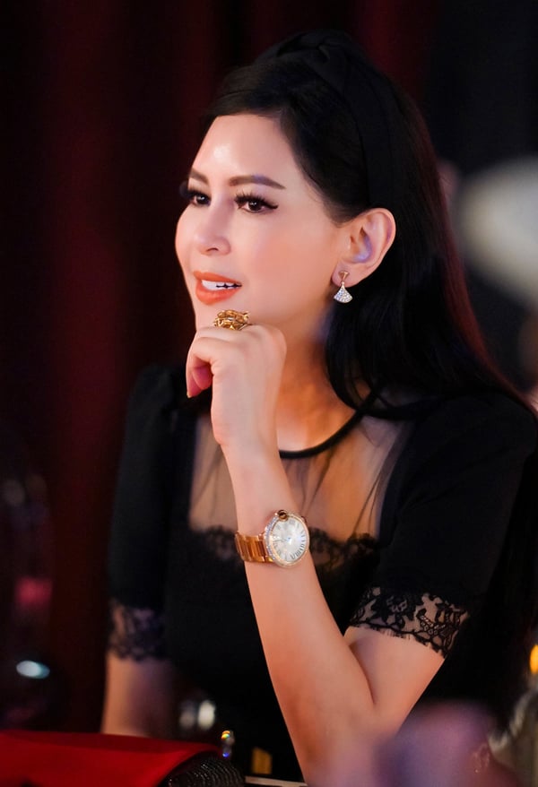 Thuy Tien z filmu 'Hořká chuť lásky' v 90. letech: Ohromující kráska v 53 letech, klidné manželství s 'králem luxusních značek' - Foto 3. Thủy Tiên 'Vị đắng tình yêu' thập niên 90: Ngỡ ngàng nhan sắc tuổi 53, hôn nhân bình yên bên 'vua hàng hiệu' - Ảnh 3.