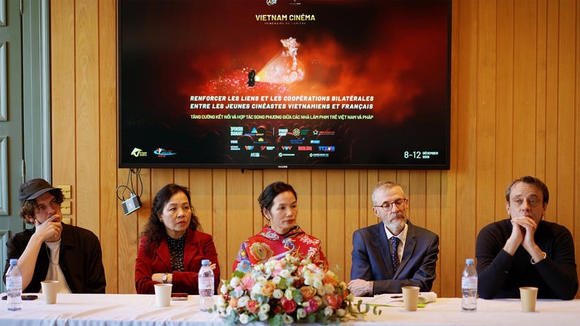 វាគ្មិនវៀតណាម និងបារាំងបានផ្លាស់ប្តូរទស្សនៈគ្នាក្នុងអំឡុងវគ្គពិភាក្សាស៊ីជម្រៅលើការបណ្តុះបណ្តាល និងការអភិវឌ្ឍគម្រោង។ (រូបថត៖ VFDA)