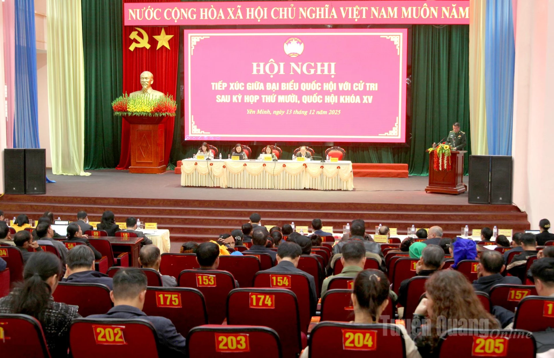 Treffen mit Wählern in der Gemeinde Yen Minh.