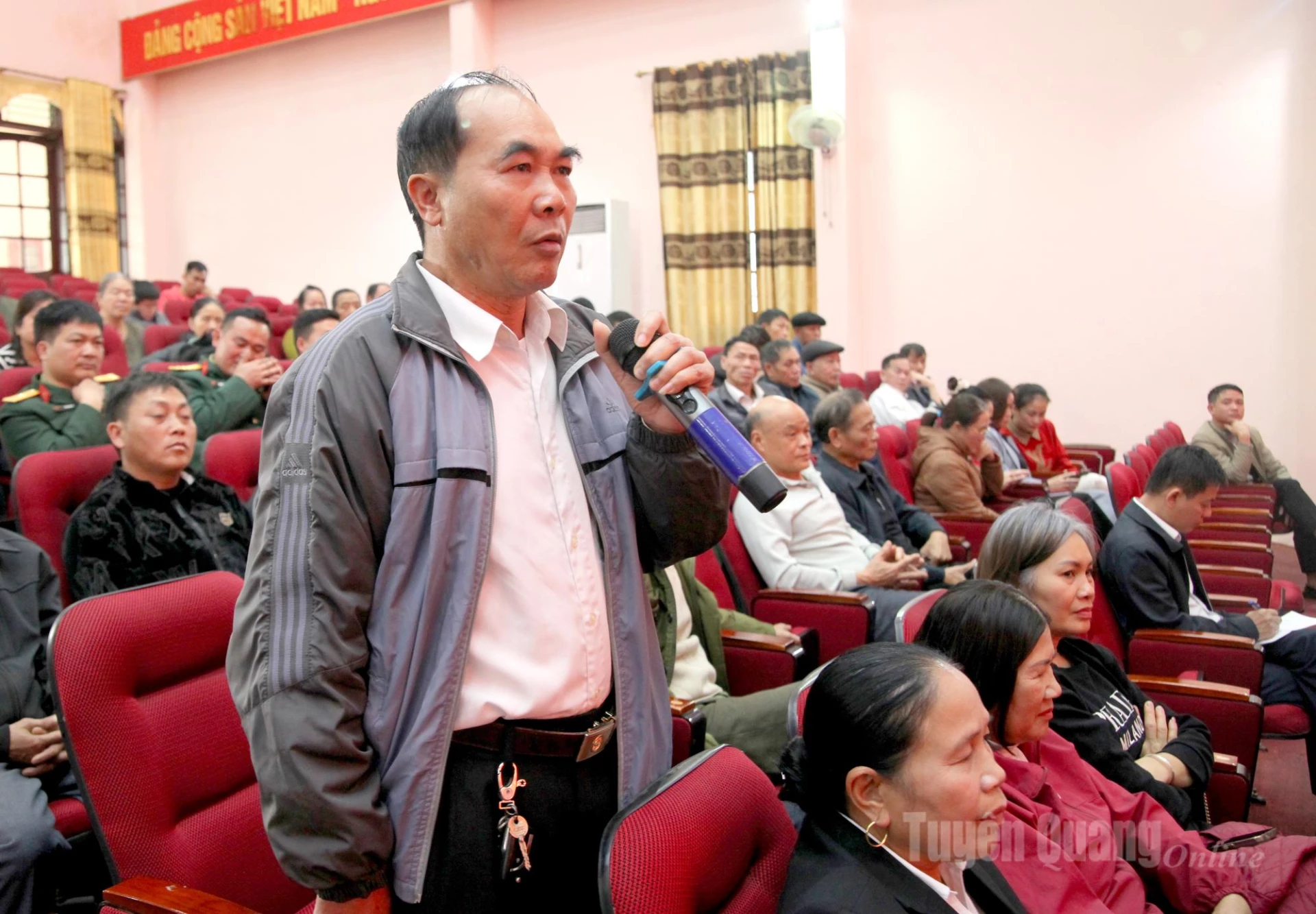 Die Wähler der Gemeinde Yen Minh stellten bei der Versammlung einen Antrag.