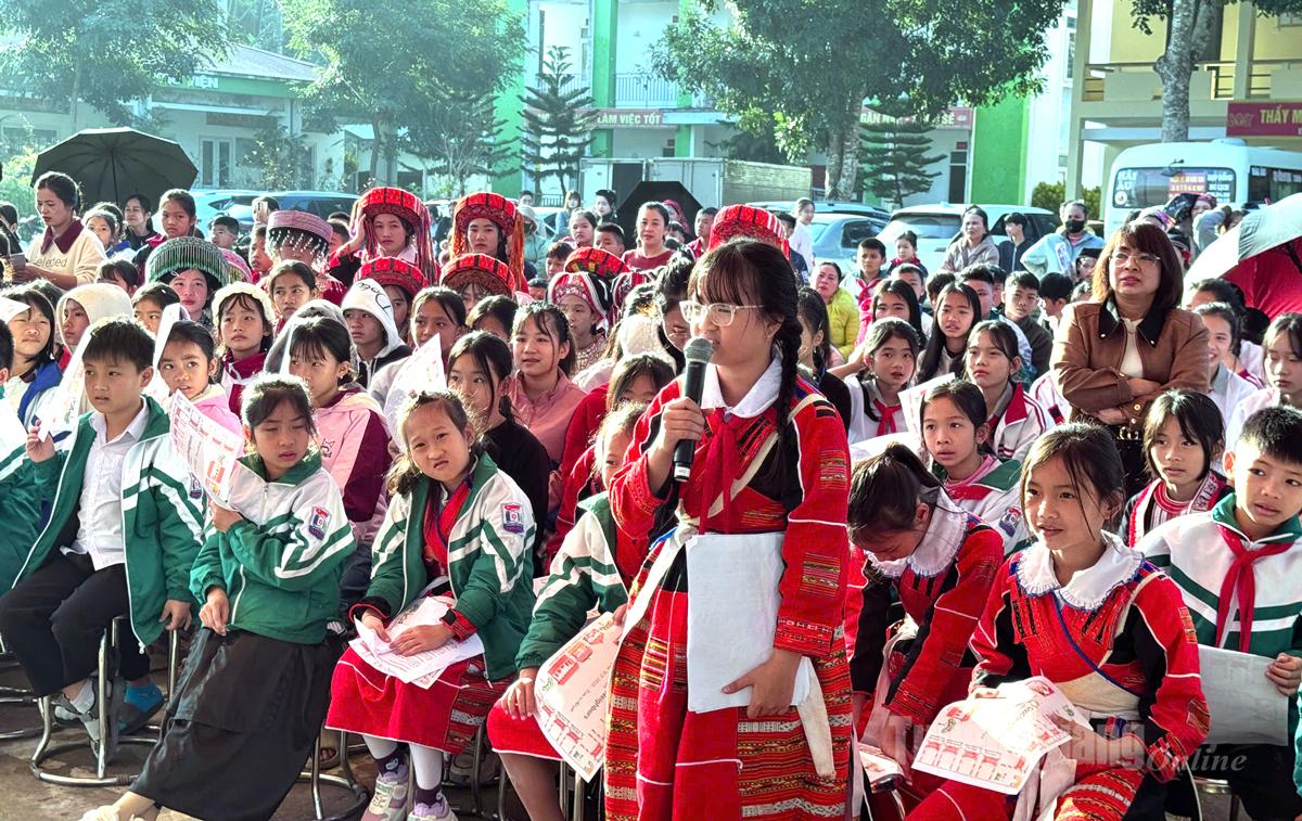 De leerlingen namen deel aan een leerprogramma over onderwerpen die verband houden met de Dag van de Empowerment van Kinderen in 2025.