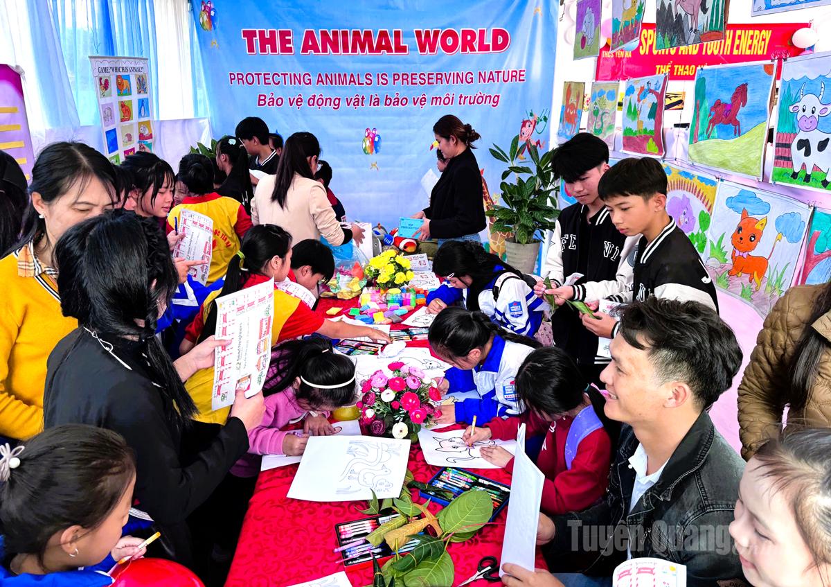 Leerlingen die meedoen aan de tekenwedstrijd over dierenbescherming beschermen tegelijkertijd ook het milieu.