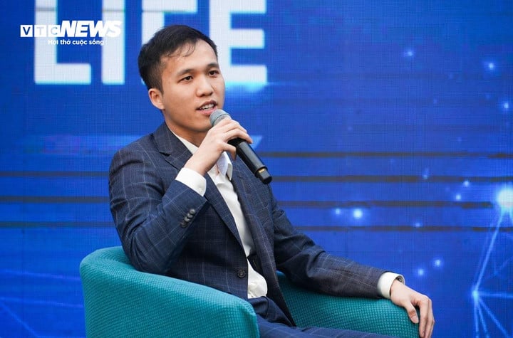 លោក ផាន ហ័ងណាំ បានសង្កត់ធ្ងន់លើតួនាទីរបស់ទិន្នន័យនៅពេលប្រើប្រាស់ក្នុងស្ថានភាពជាក់ស្តែងផ្សេងៗ។ (រូបថត៖ ហ៊ុង គឿង)