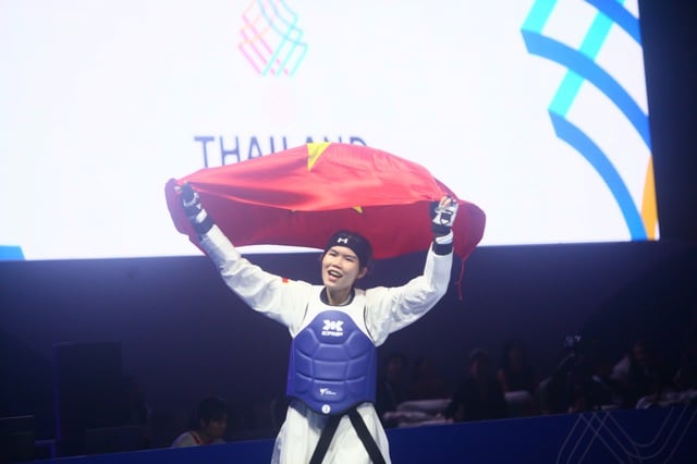 Mit sechs Goldmedaillen am 13. Dezember ist Vietnam nicht „in der Rangliste abgerutscht“, wird aber von Indonesien dicht verfolgt; Thailand bleibt an der Spitze 1 - Foto 6. Giành 6 HCV ngày 13.12, Việt Nam chưa ‘tụt hạng’ nhưng bị Indonesia áp sát: Thái Lan vẫn tốp 1- Ảnh 6.